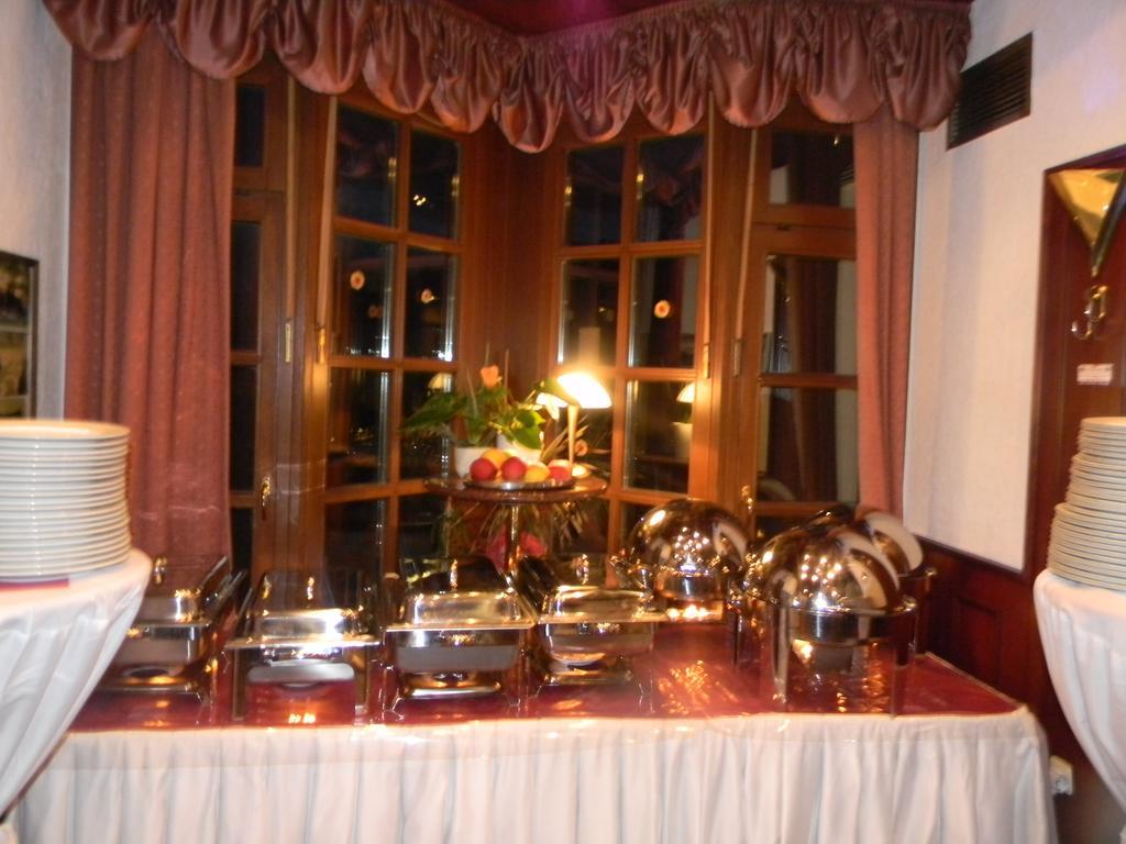 Hotel Krona Domžale Eksteriør billede