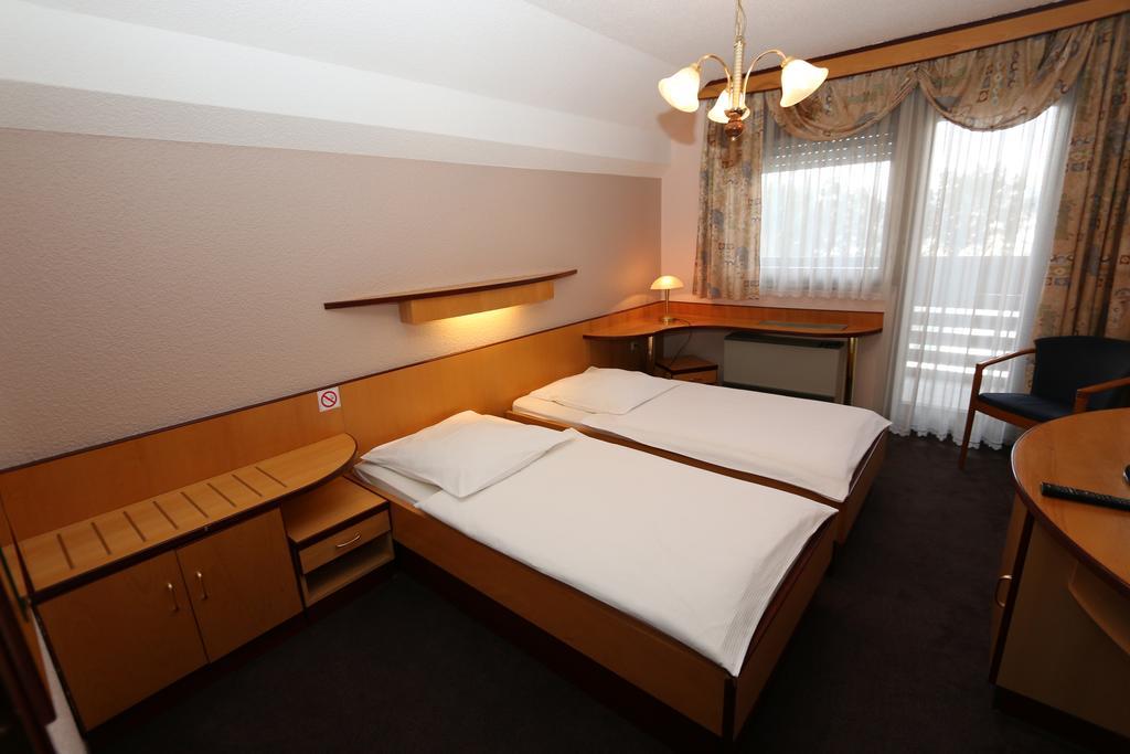 Hotel Krona Domžale Eksteriør billede