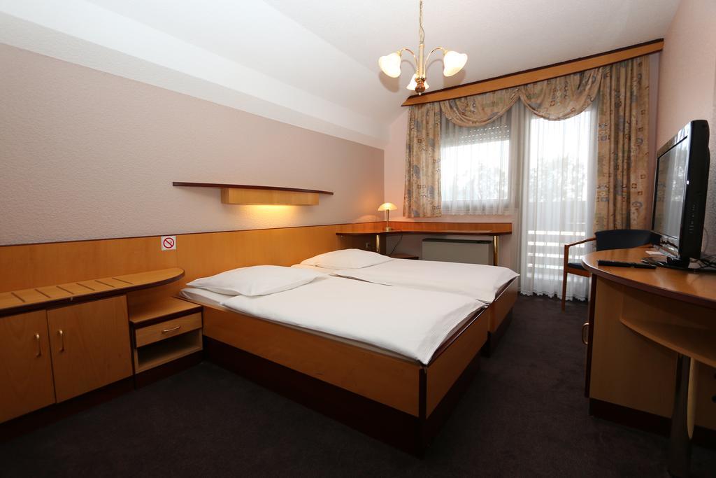 Hotel Krona Domžale Eksteriør billede