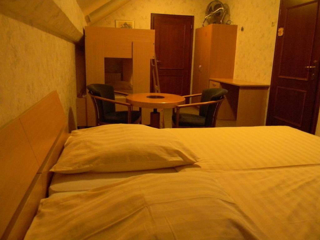 Hotel Krona Domžale Eksteriør billede