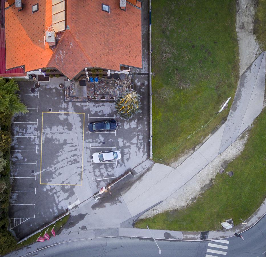 Hotel Krona Domžale Eksteriør billede